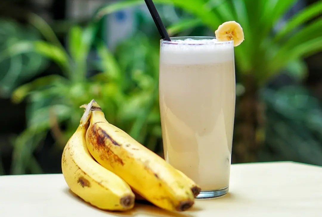 Lam sua chuoi voi nguyen lieu co san trong bep hinh anh