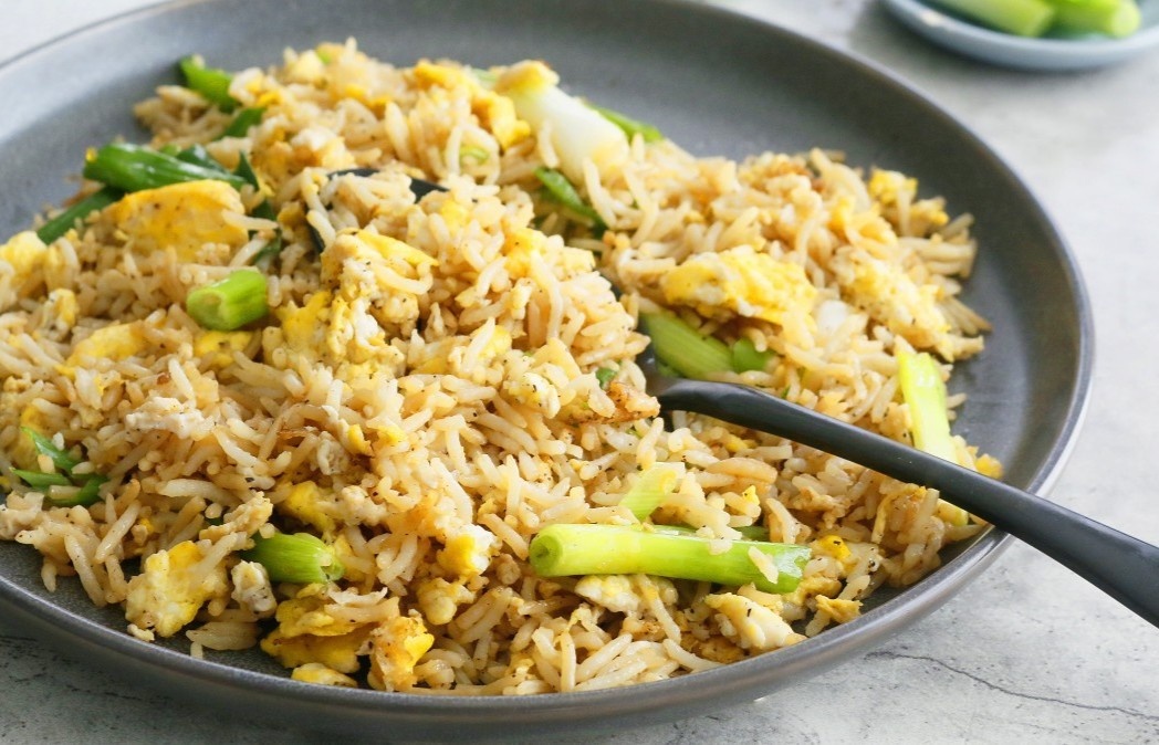 15 phut che bien mon an nhanh tu com nguoi hinh anh