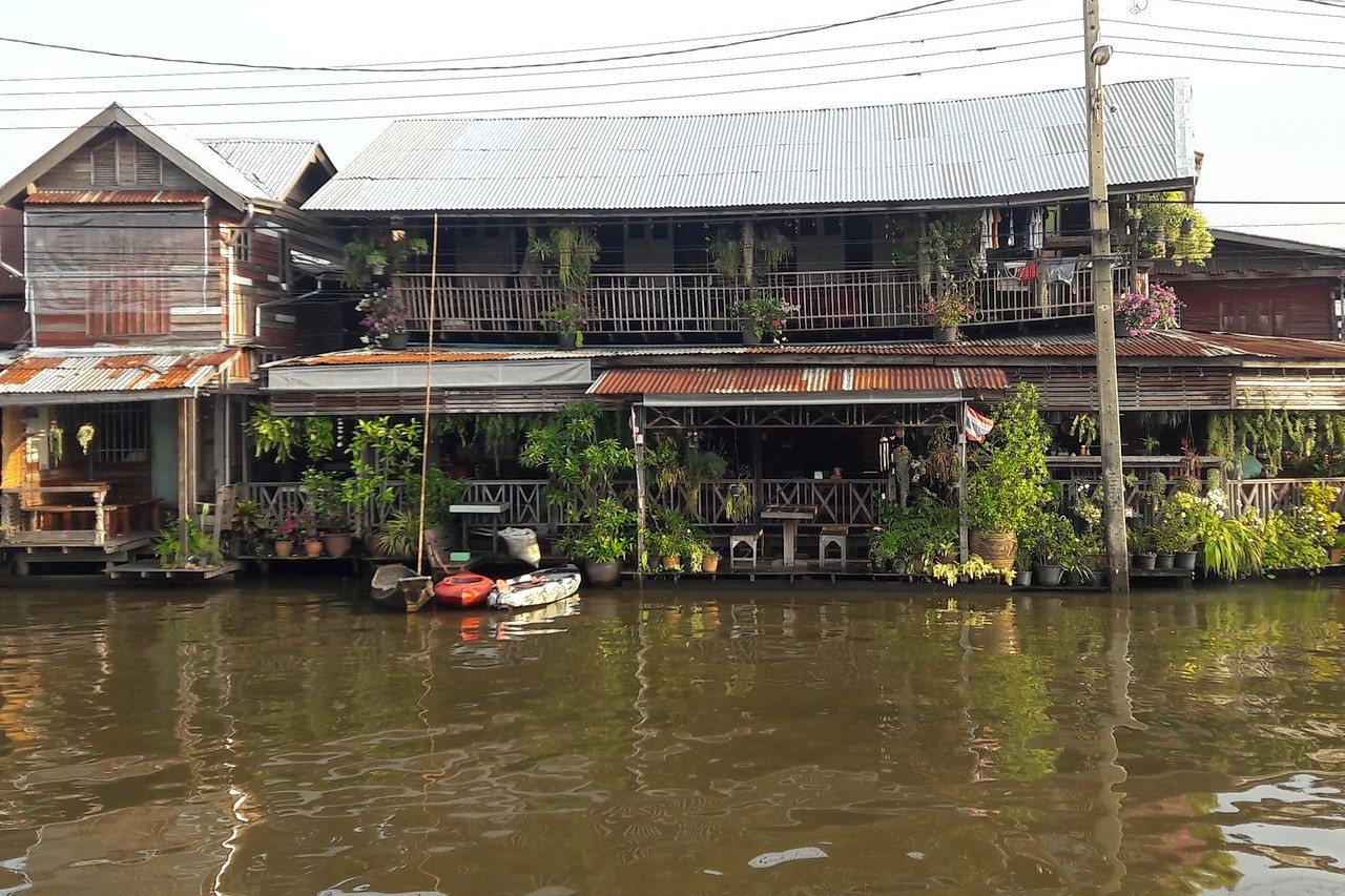 Khu cho noi o Thai Lan vang bong nguoi vi Covid-19 hinh anh