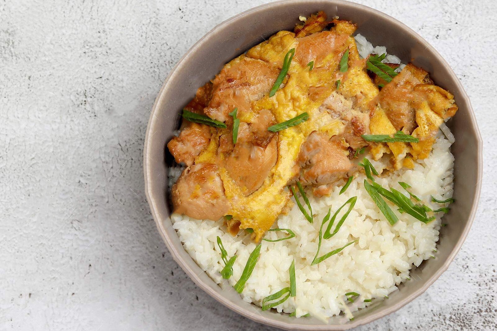 Cach lam com thit ga xao trung cho nguoi moi vao bep hinh anh