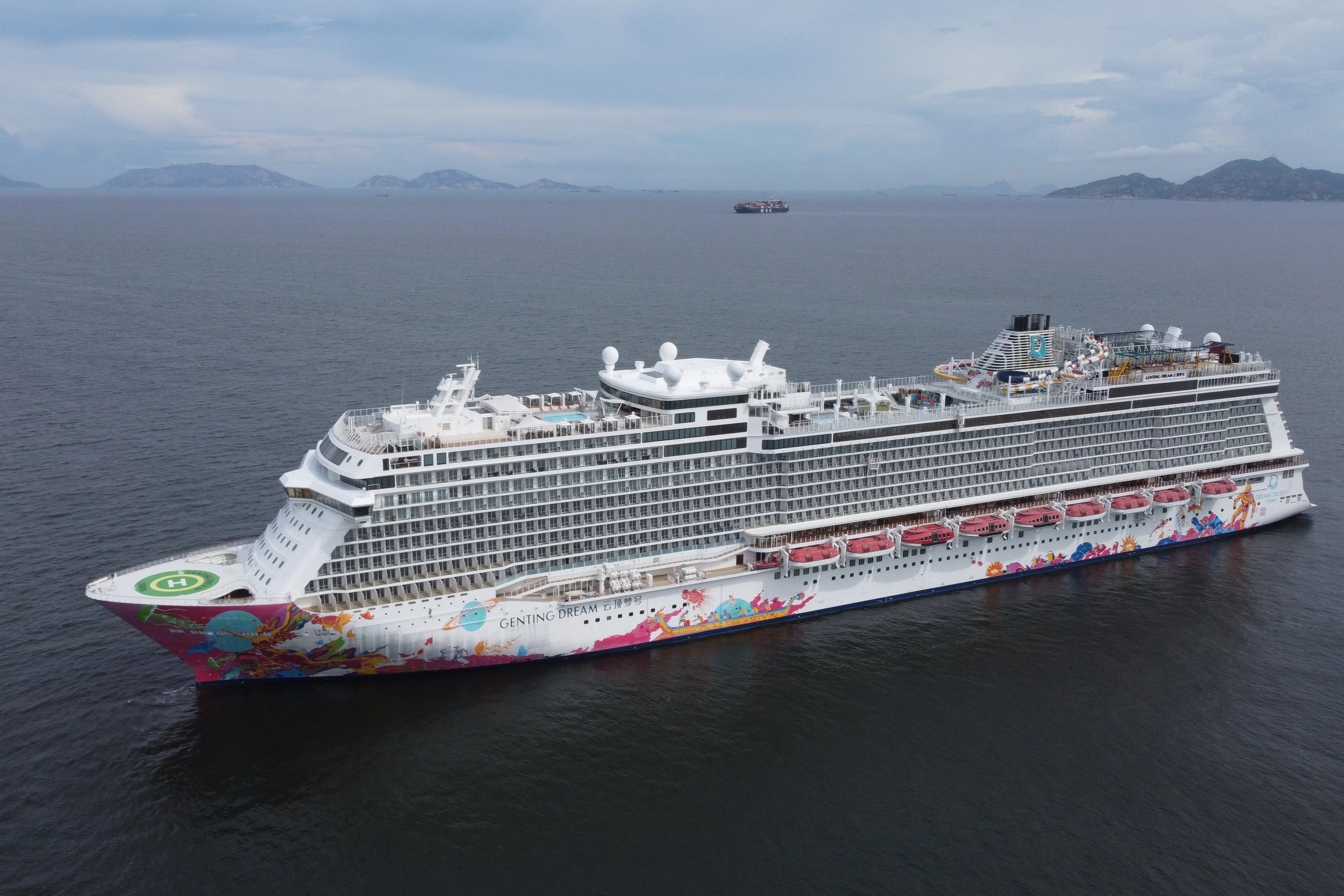 Du thuyen hang sang khong diem den dau tien o Hong Kong hinh anh