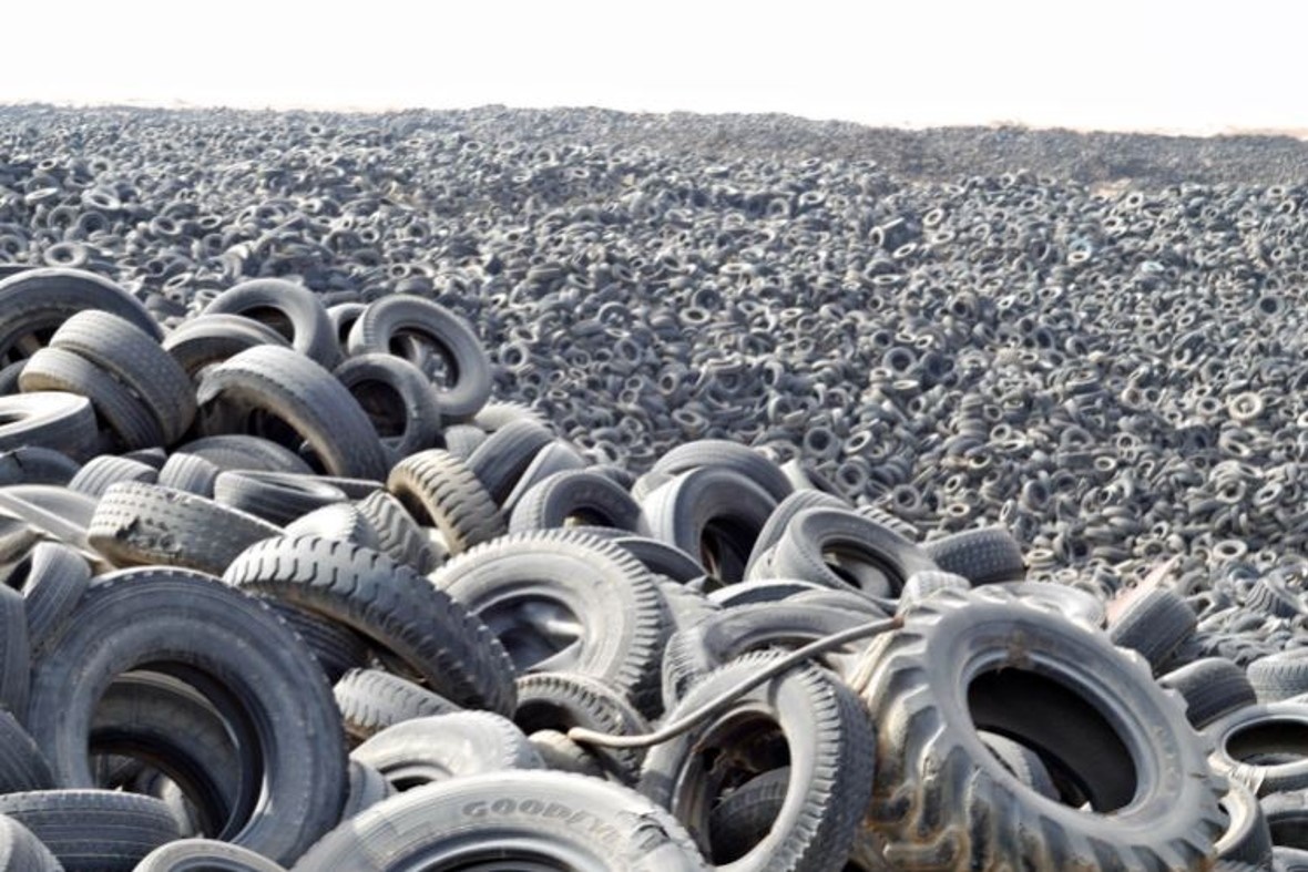 Cach Kuwait xu ly 'nghia dia' lop xe lon nhat the gioi hinh anh