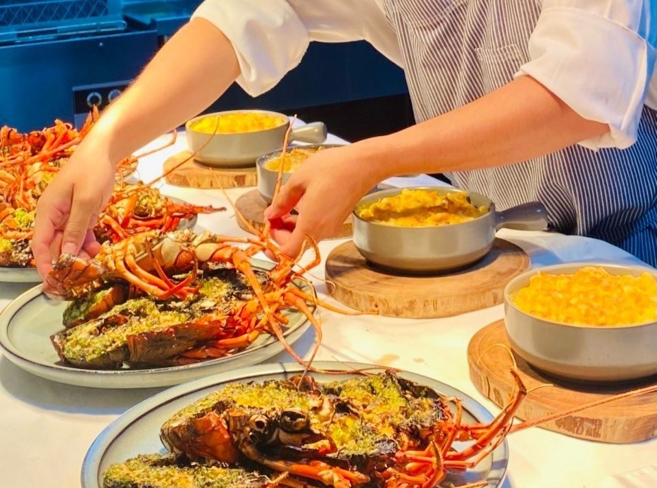 Nha hang phuc vu bua tiec 21 trieu dong tan nha o TP.HCM hinh anh