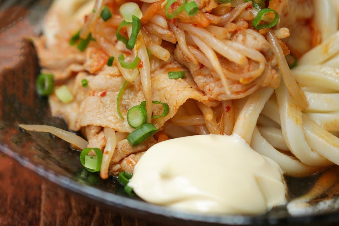 Mon mi tron kimchi kieu Nhat hinh anh