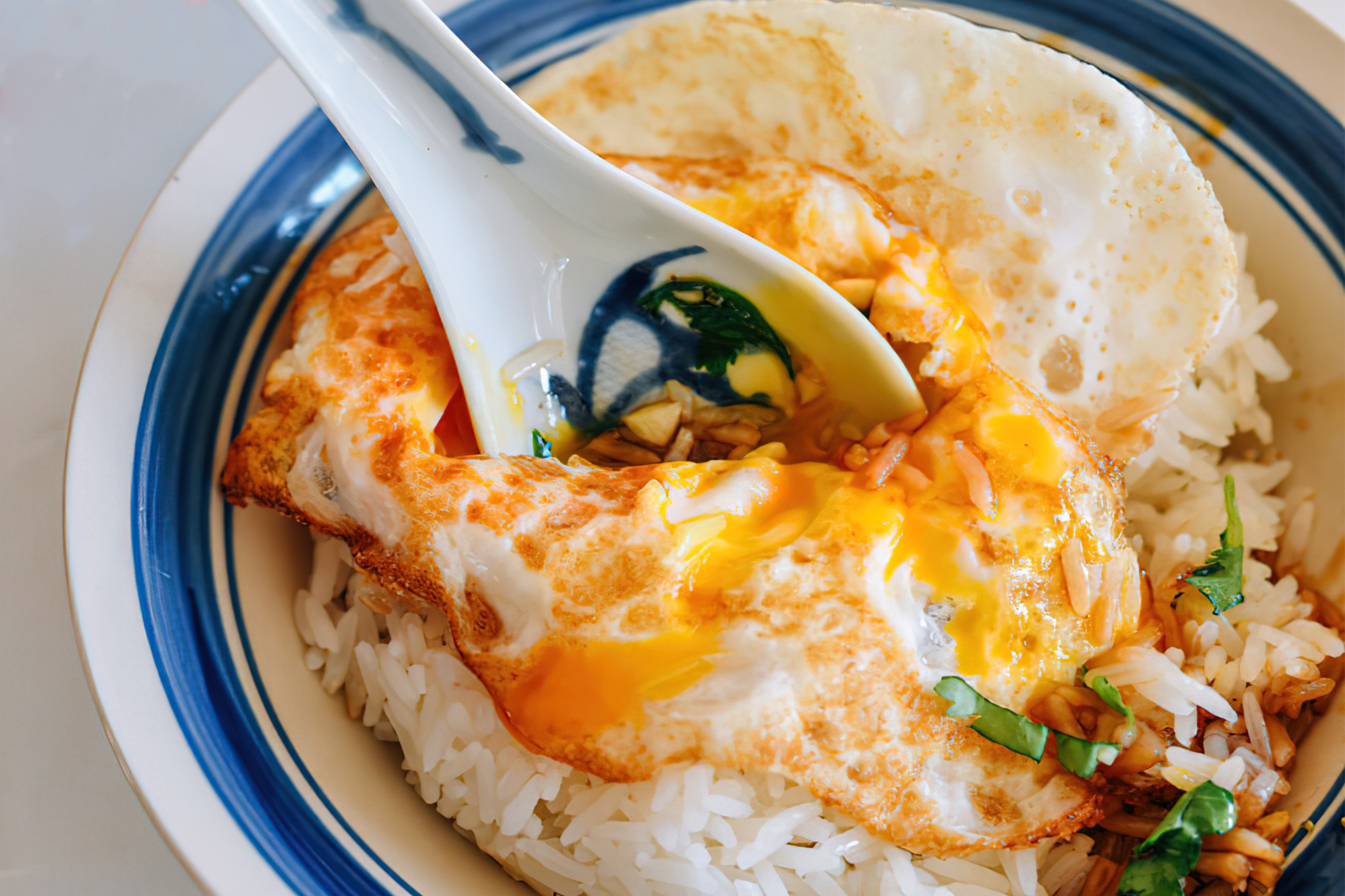 Tan dung com nguoi lam mon ngon voi trung op la anh 3