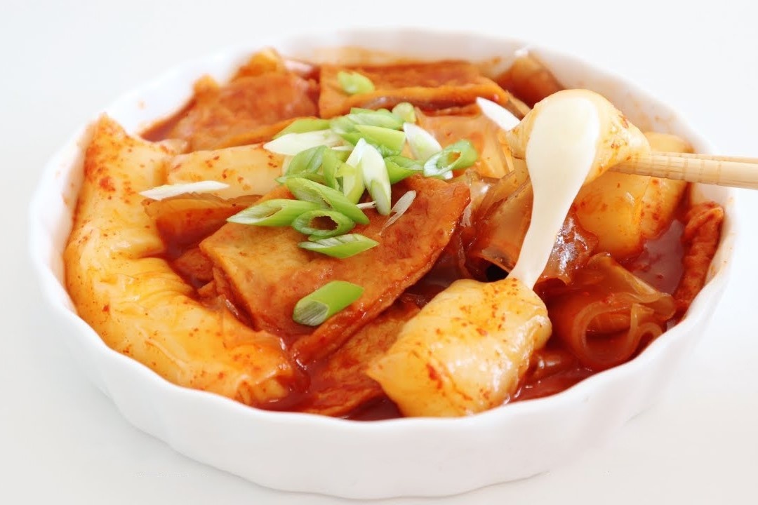 Meo lam tteokbokki tu banh trang hinh anh