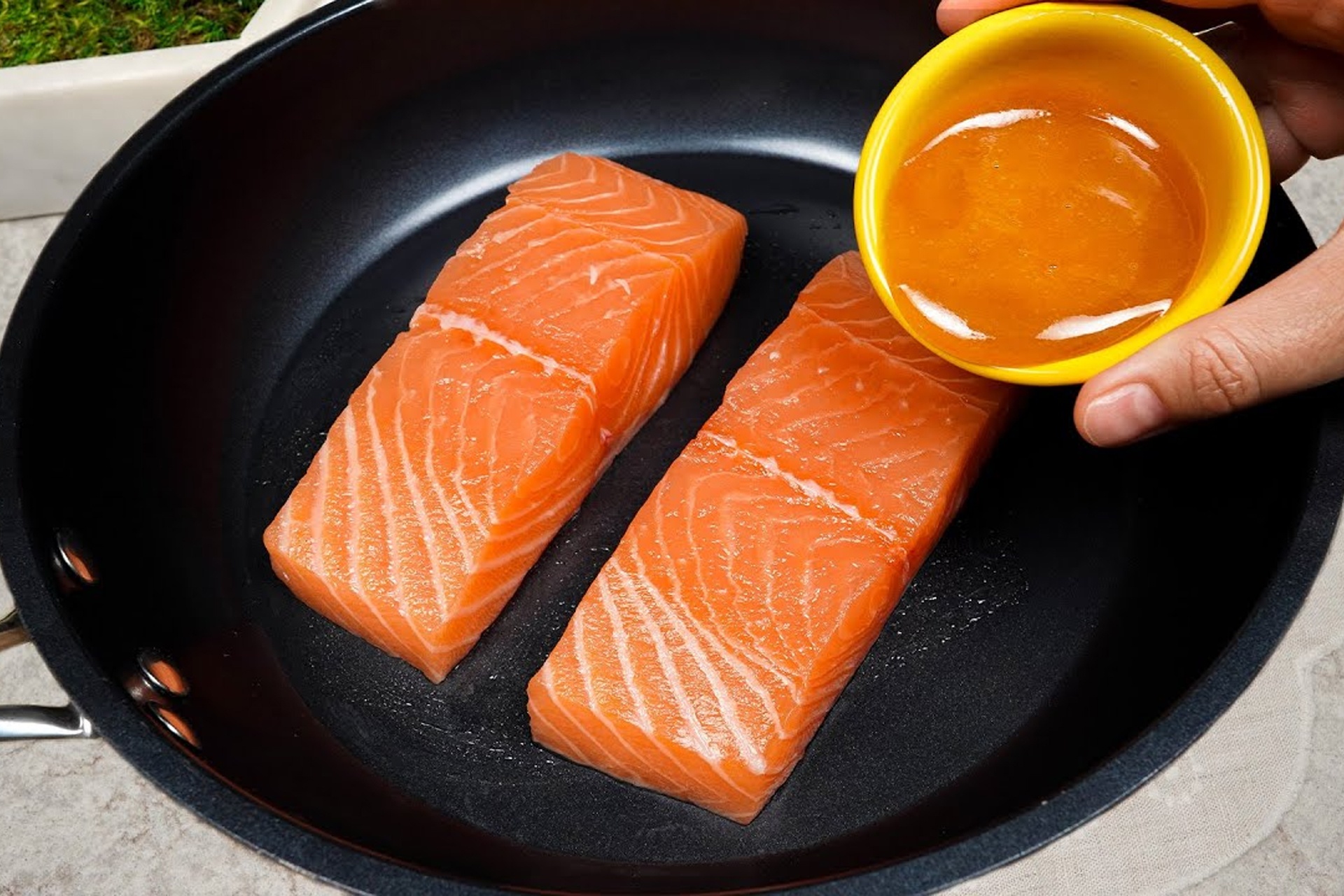 Cach che bien ca hoi dam sot mem tan hinh anh