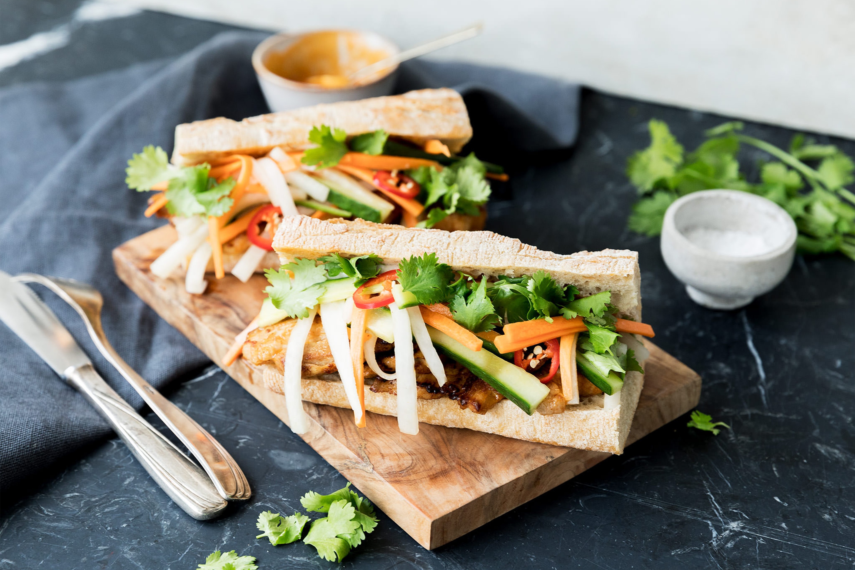 4 buoc lam banh mi ba roi heo hinh anh