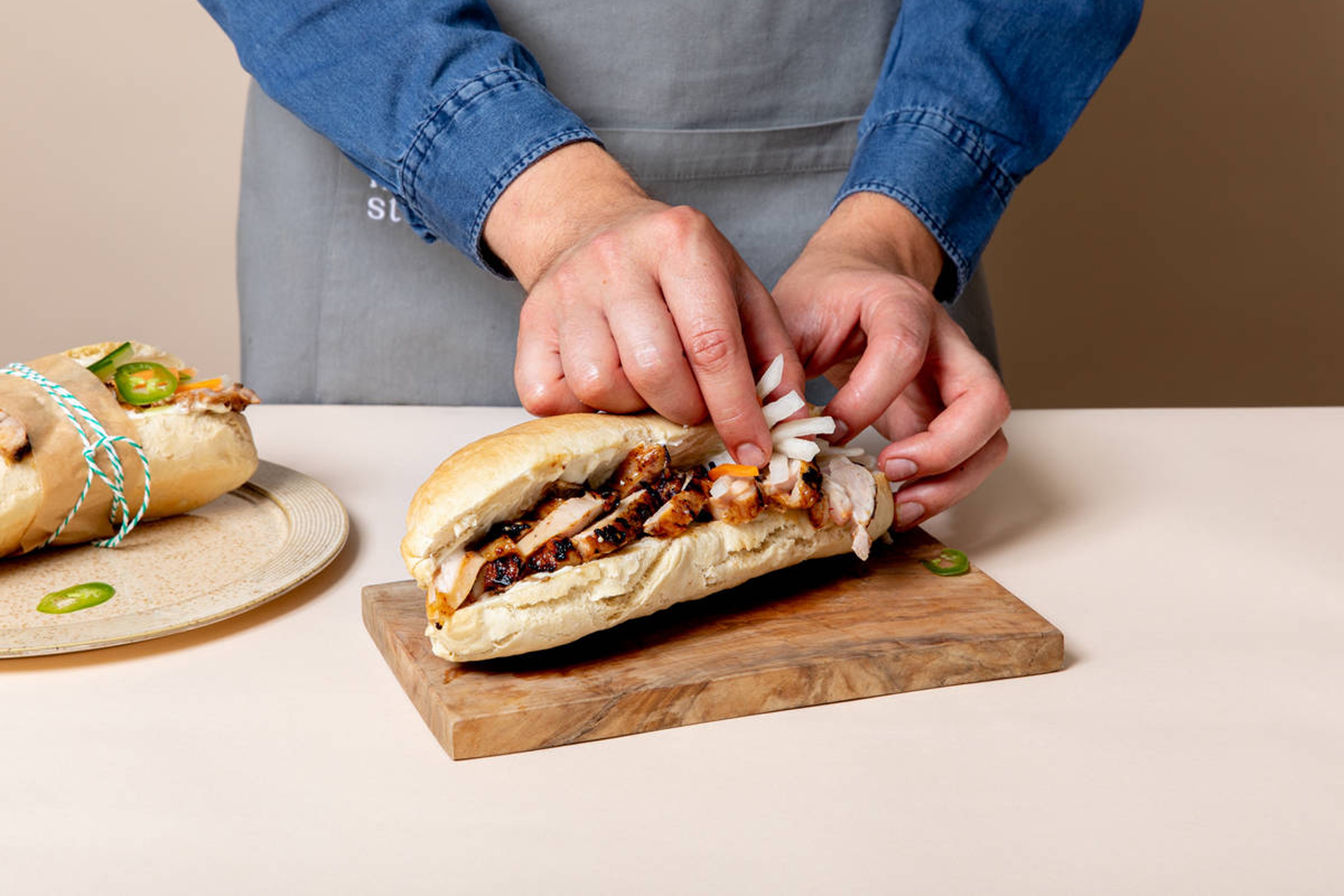 3 buoc lam banh mi thit ga nuong anh 5