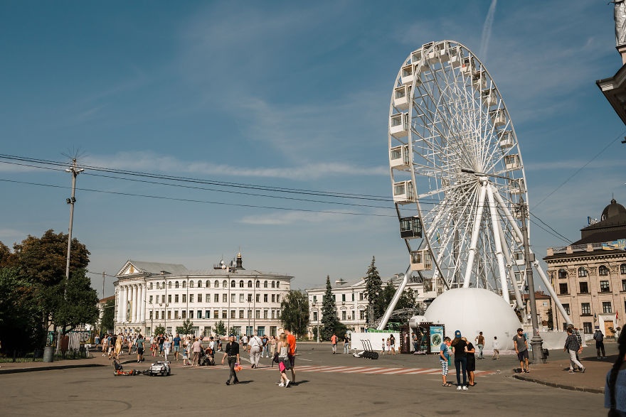Kyiv qua ong kinh cua du khach nuoc ngoai hinh anh