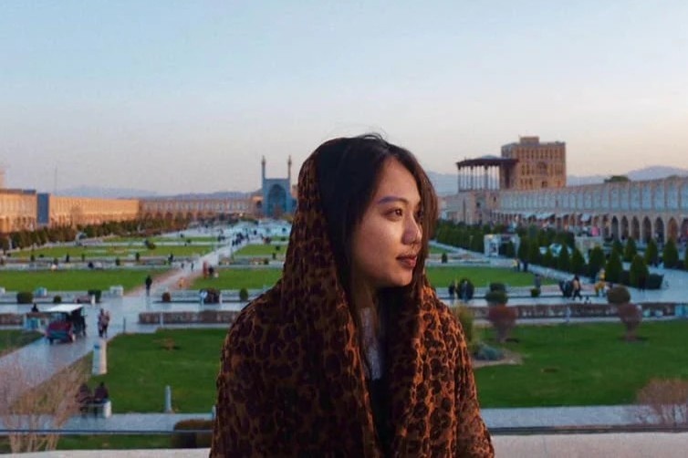 Khach Viet du lich Iran tu tuc hau dich hinh anh