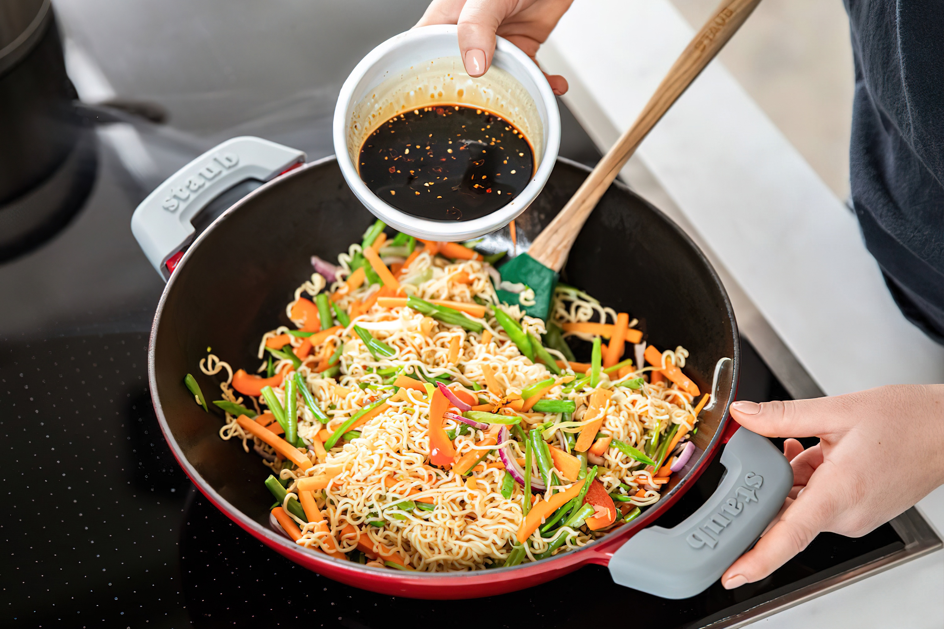 Doi vi voi mon mi xao gion kieu Hoa anh 4