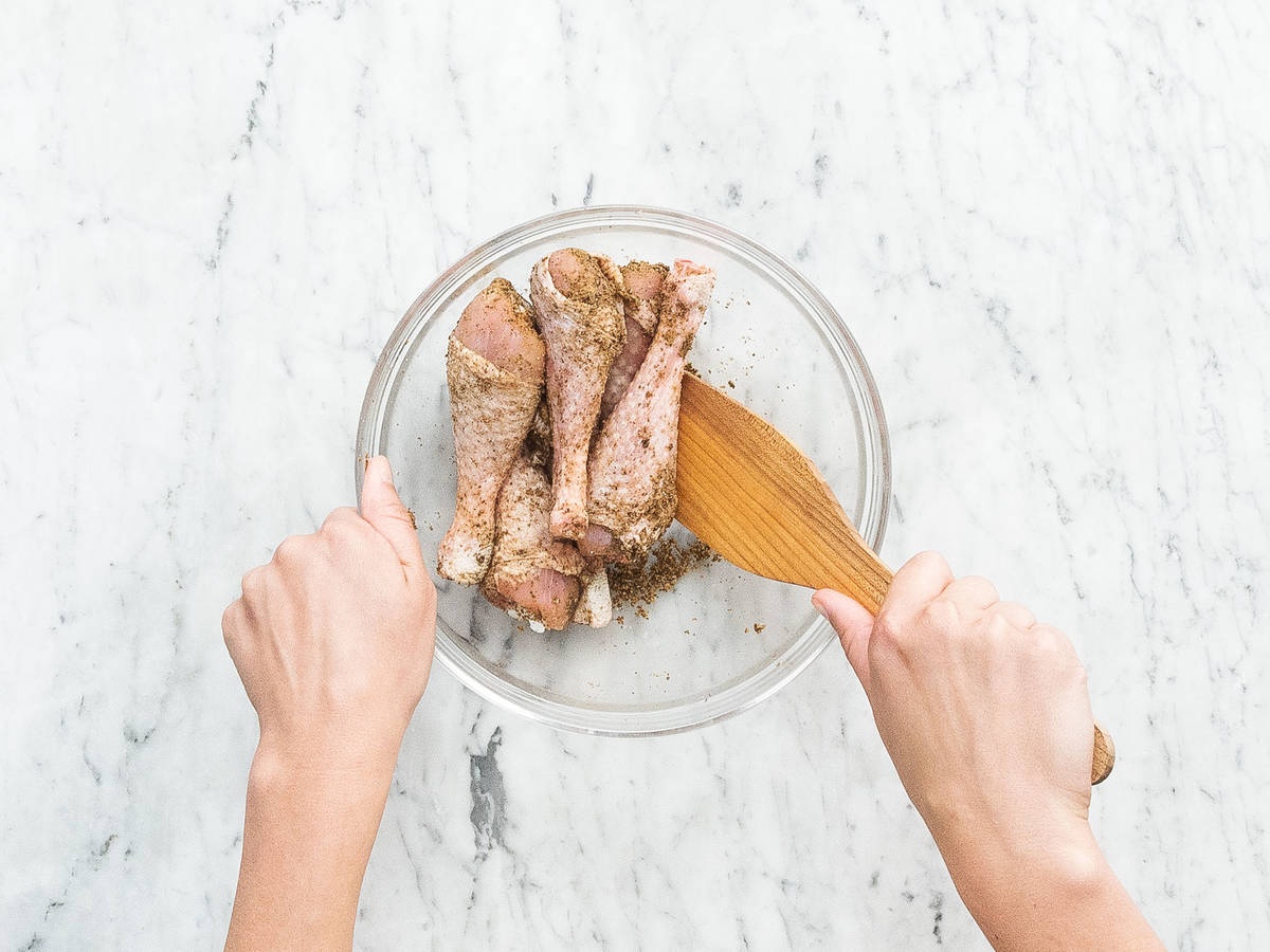 Hoc lam dui ga nuong kem salad dua chuot cho ngay le anh 2