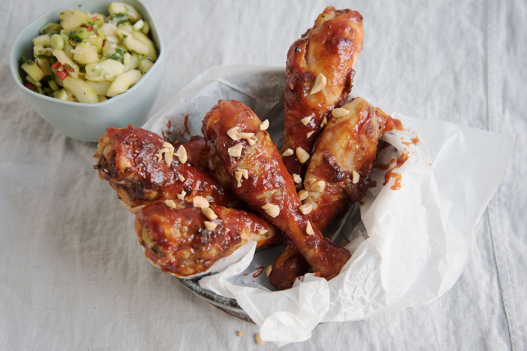 Hoc lam dui ga ran kem salad dua chuot cho ngay le hinh anh