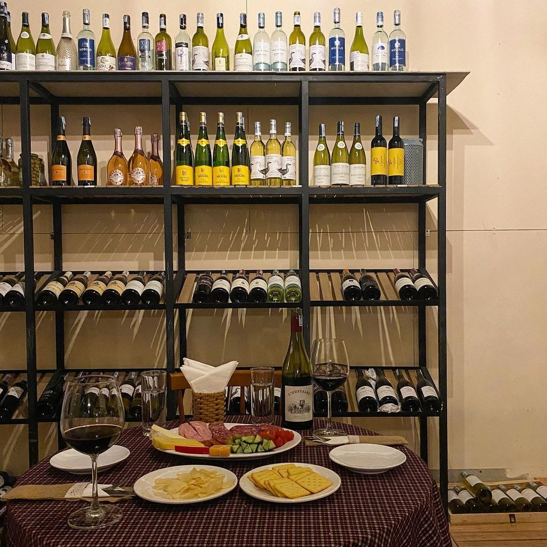 quan bar ruou vang anh 4