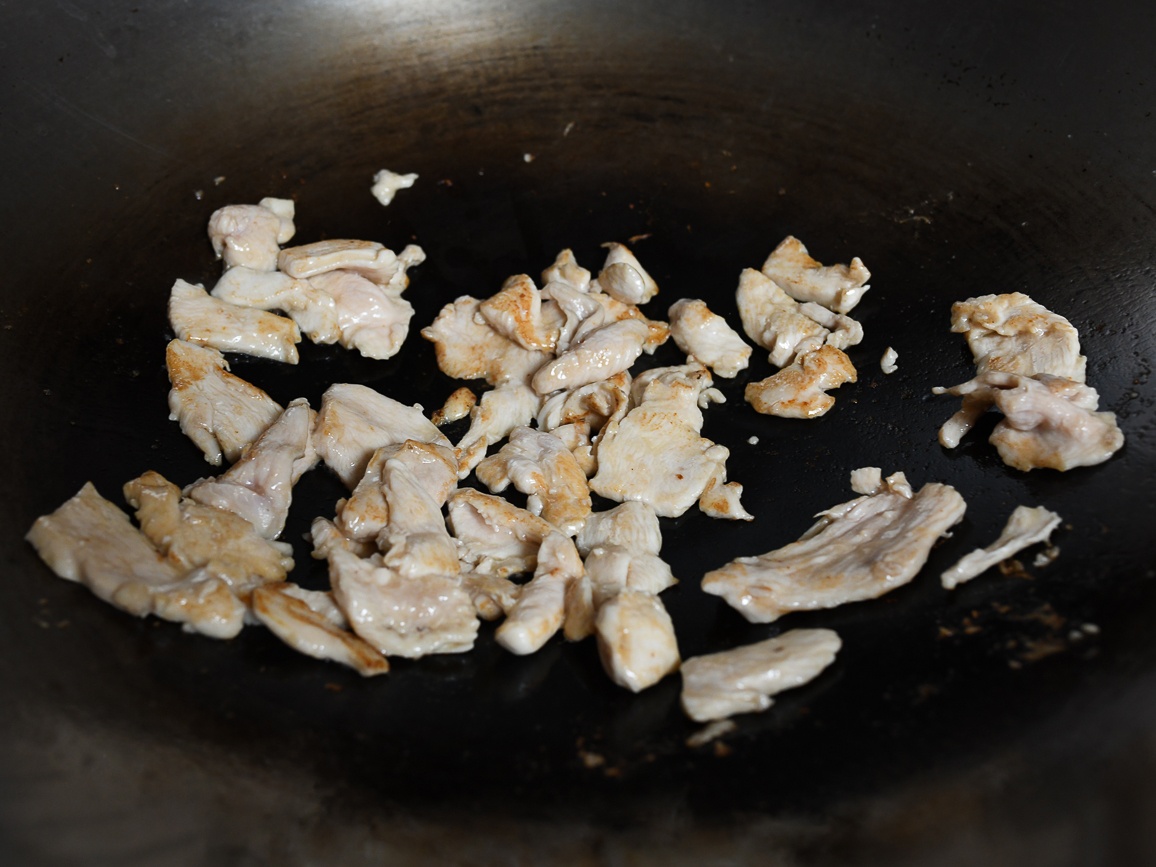 Mon thit ga xao mang tay de lam anh 3