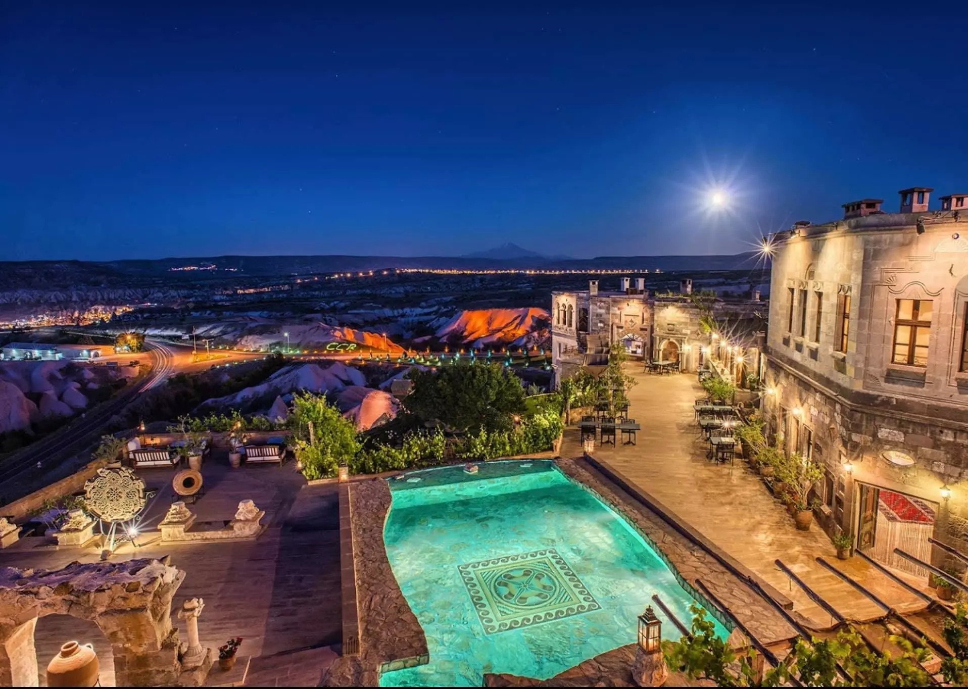 Cô gái đi hàng chục nước sau dịch ảnh 4 Co gai di hang chuc nuoc sau dich anh 4