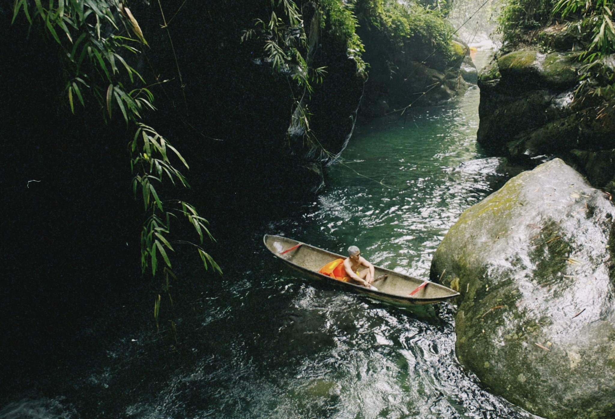 Trekking suoi Cua Tu hinh anh