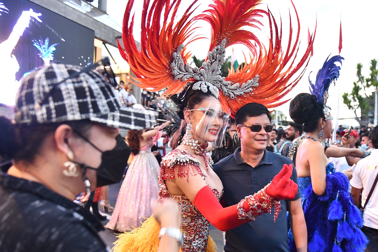 Di Thai Lan khong can khau trang noi cong cong tu 1/7 hinh anh