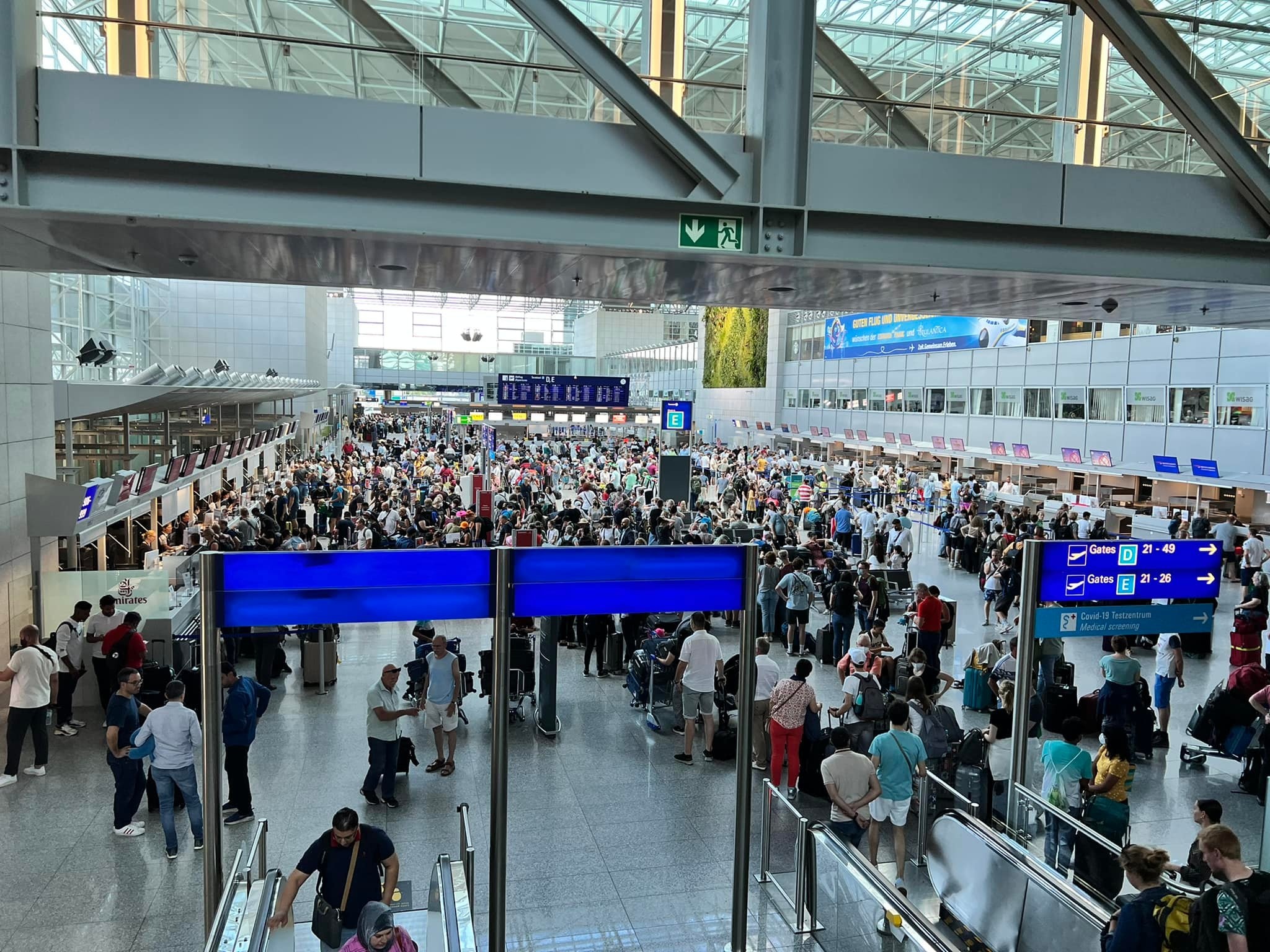 san bay chau Au qua tai anh 3