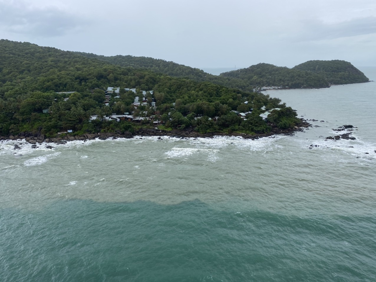Phu Quoc van mua, du khach hut hang hinh anh