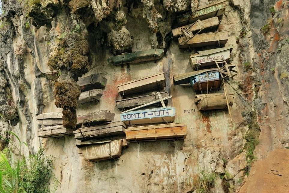 Nghia dia tren vach nui o Philippines hinh anh