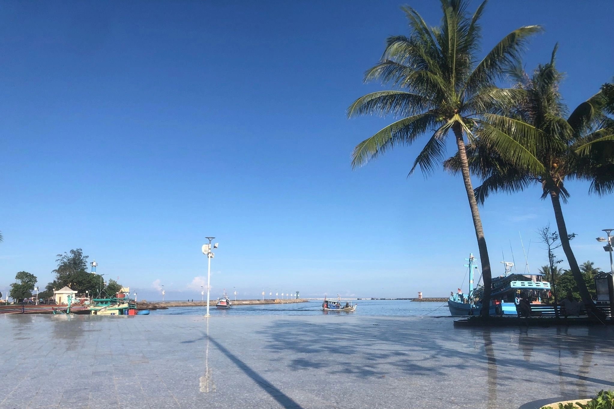 Phu Quoc vang ve ngay dau ky nghi le hinh anh