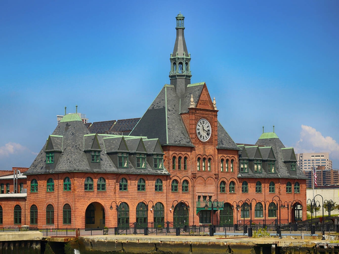 9 ga tau bo hoang thanh diem du lich hut khach hinh anh