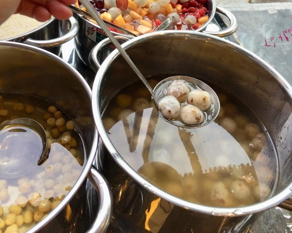 Che heo quay la mieng chi co o Hue hinh anh