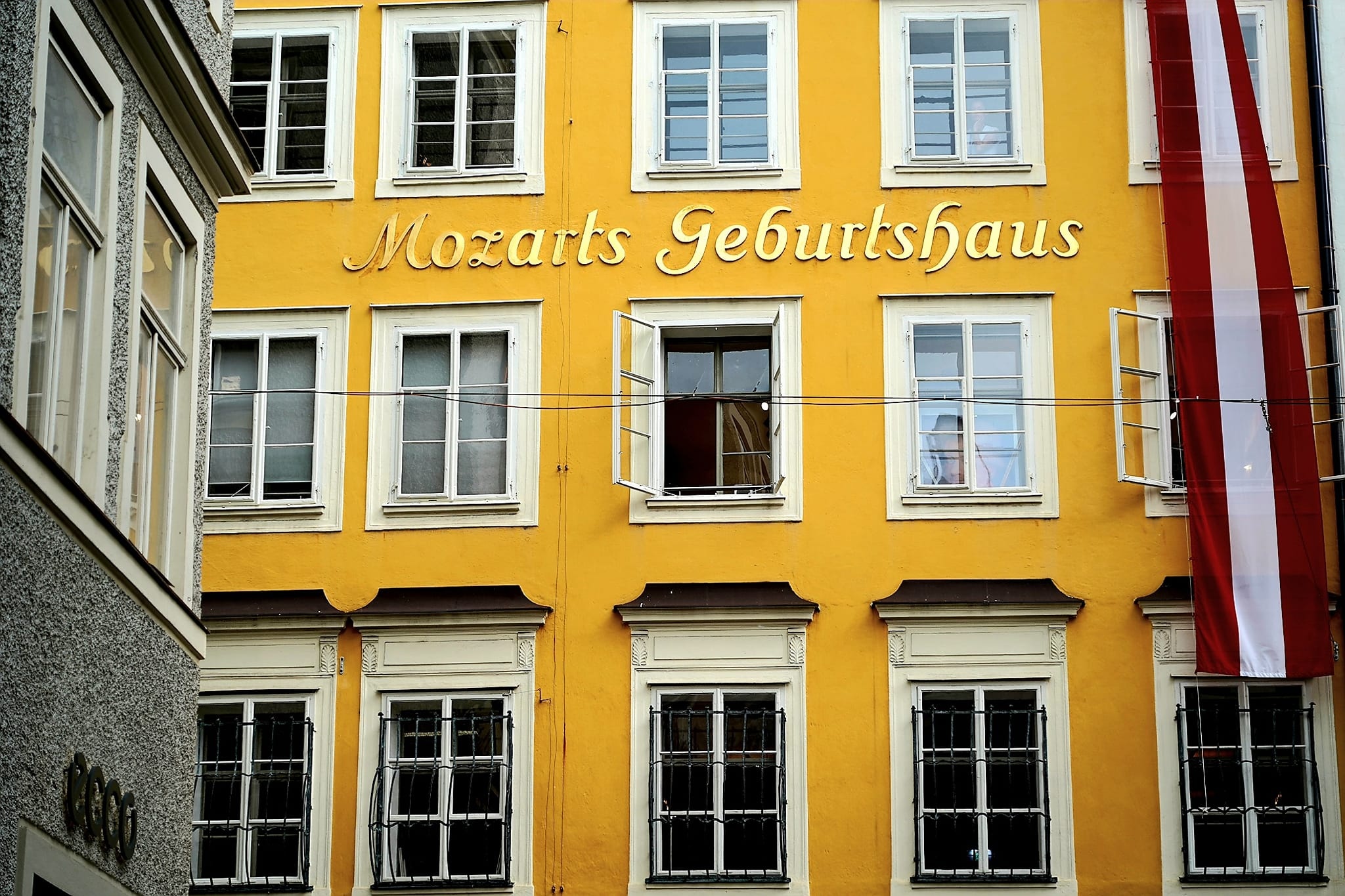 Ghe tham que huong thien tai am nhac Mozart hinh anh