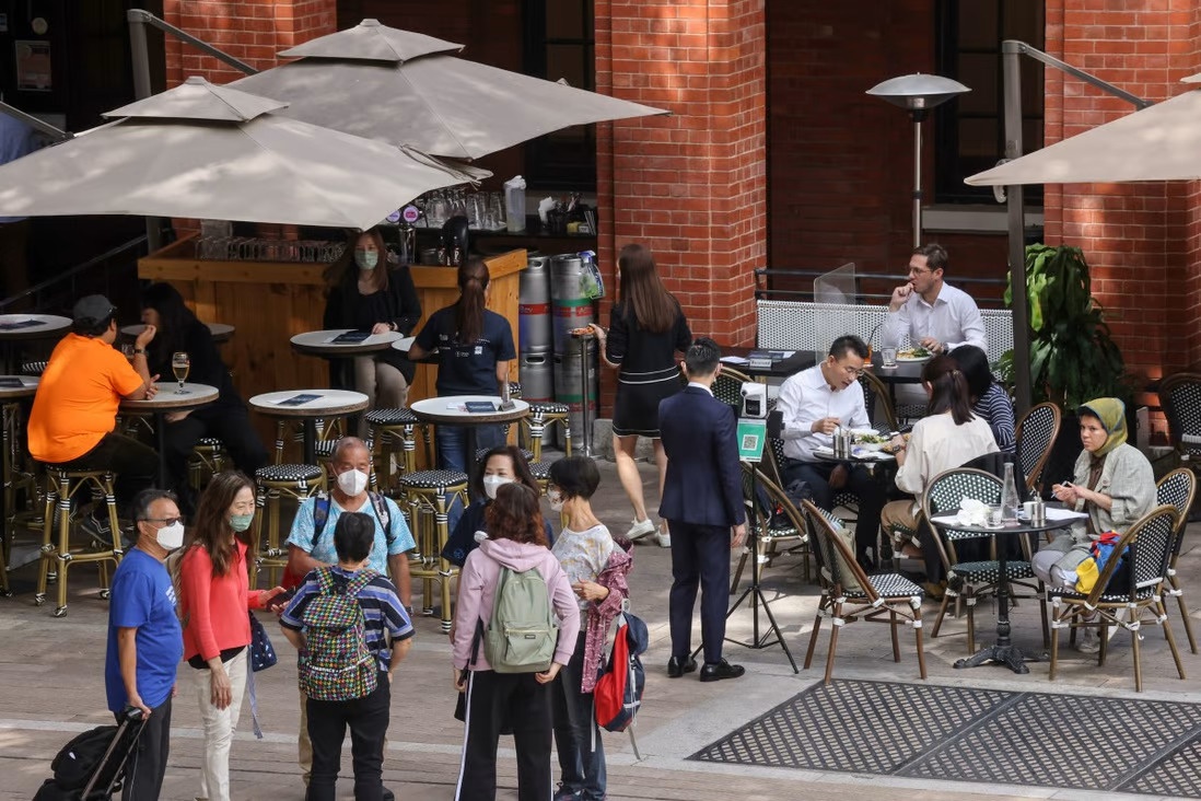 Hong Kong bo gioi han gio mo cua nha hang, quan bar hinh anh