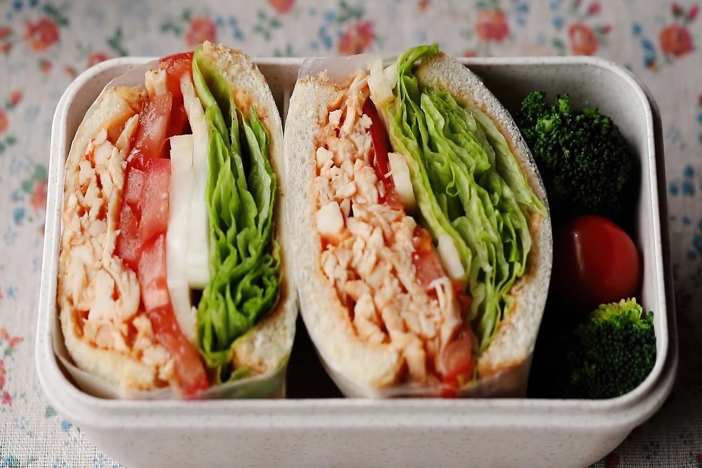 Lam sandwich ga du dinh duong cho bua trua hinh anh