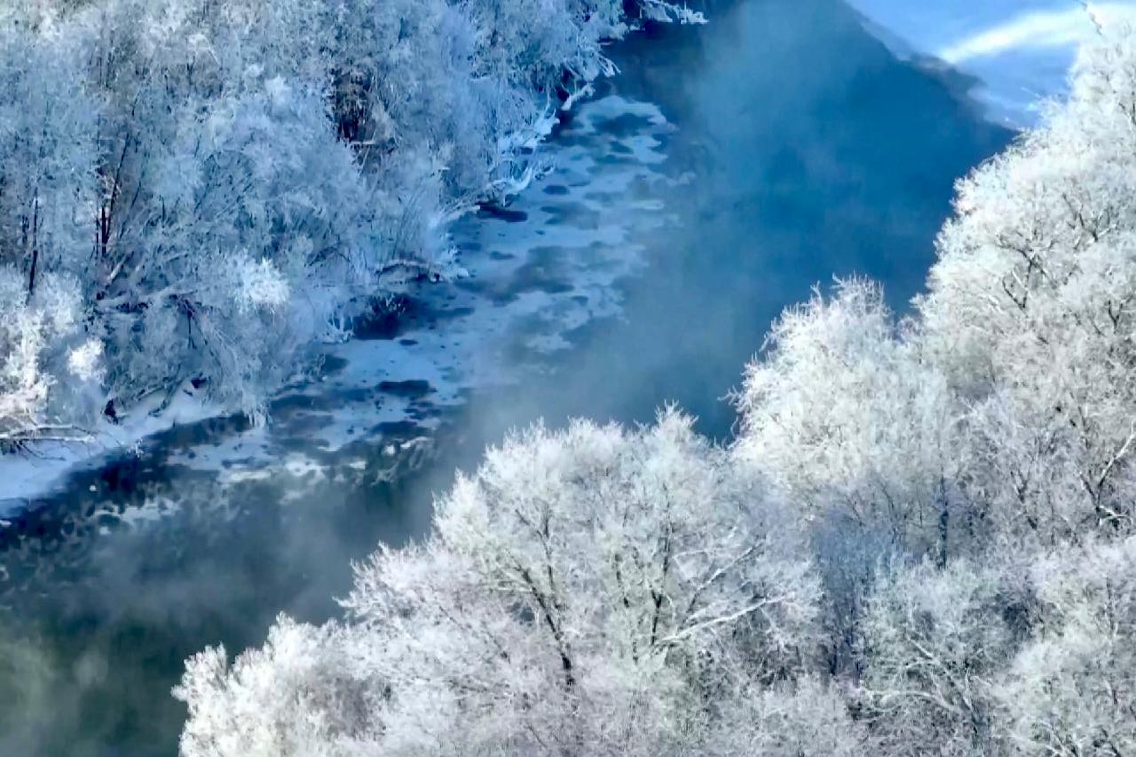 Khung canh song ho dong bang tuyet dep o Trung Quoc hinh anh