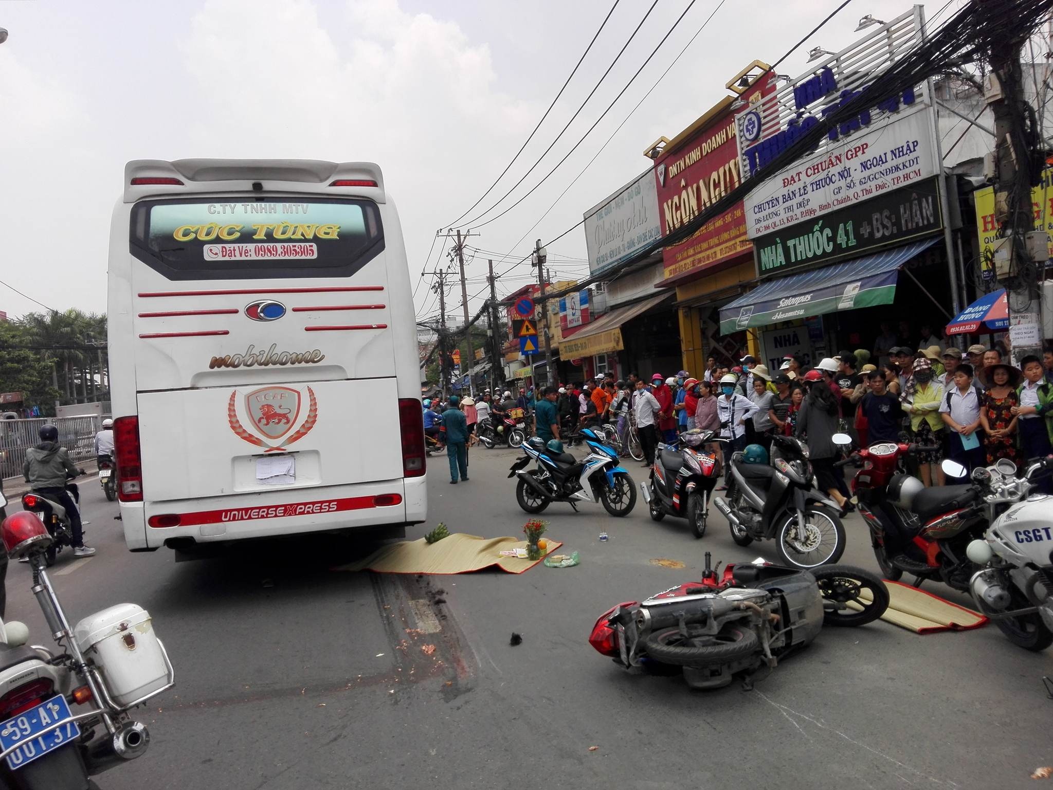 Mot phu nu 57 tuoi thiet mang sau va cham voi xe khach o Sai Gon hinh anh