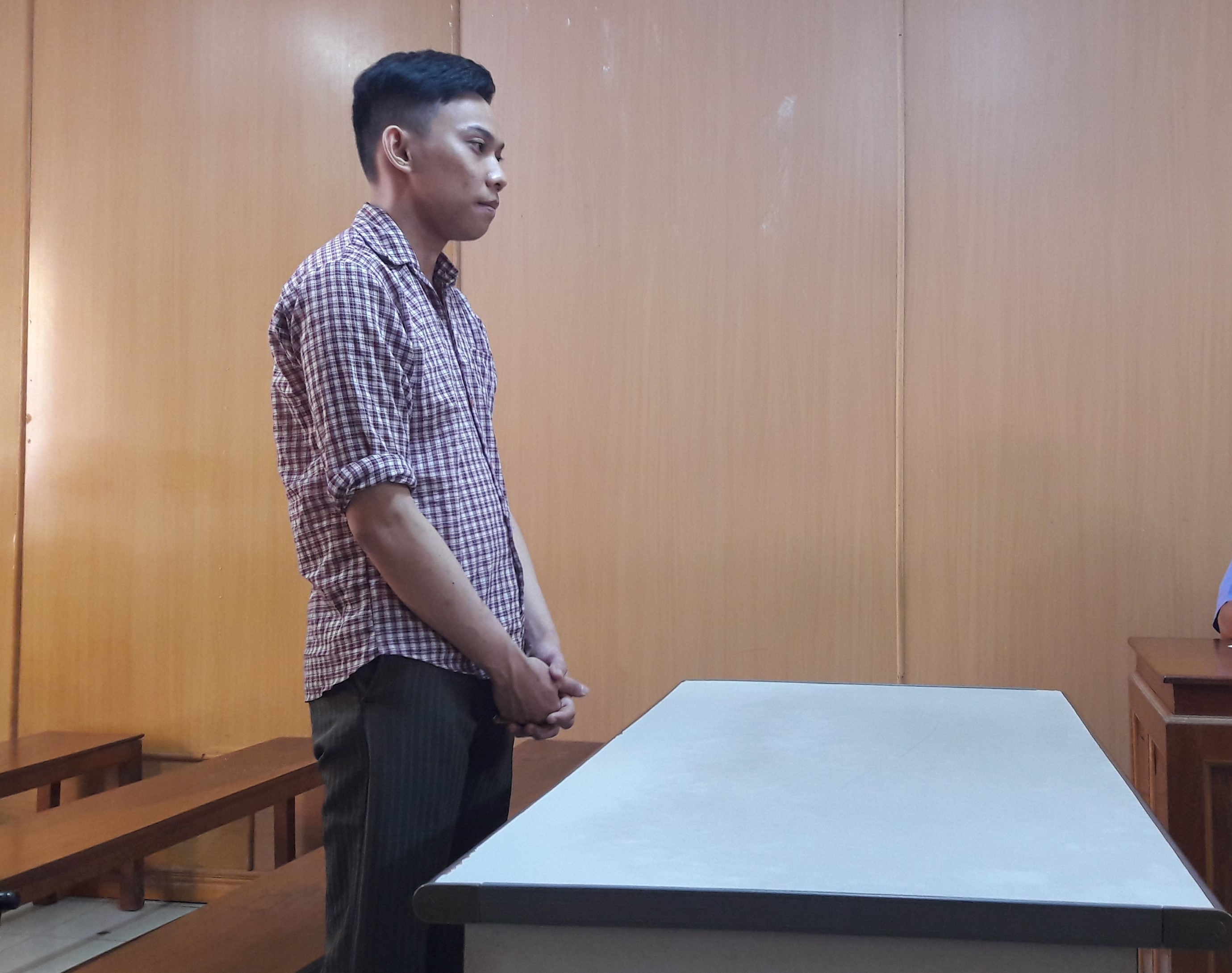 Giam doc nha hang linh 7 nam tu vi chiem doat 700 trieu cua thuc khach hinh anh