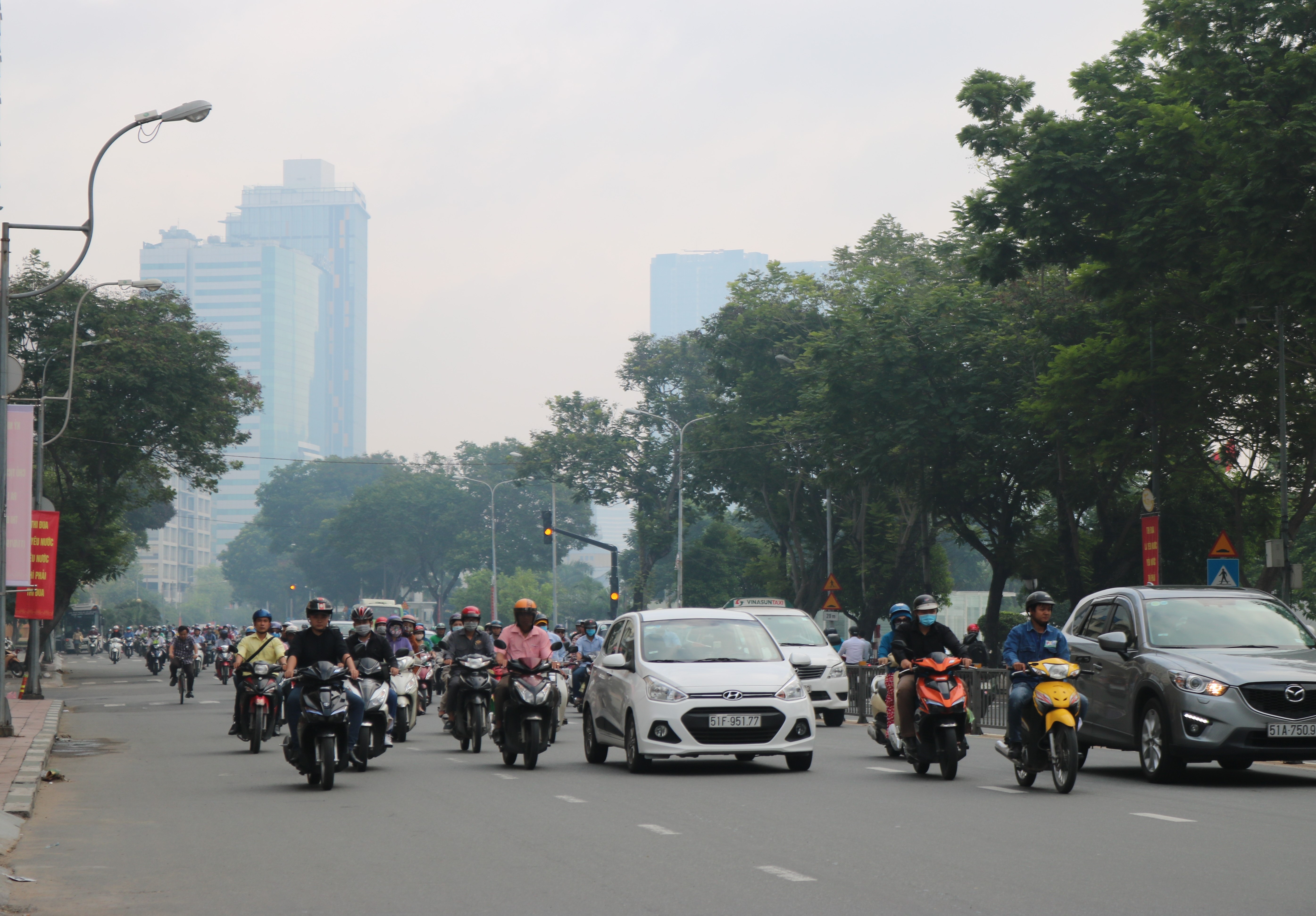 Sai Gon mua lon keo dai,  tiep tuc xuat hien suong mu anh 1
