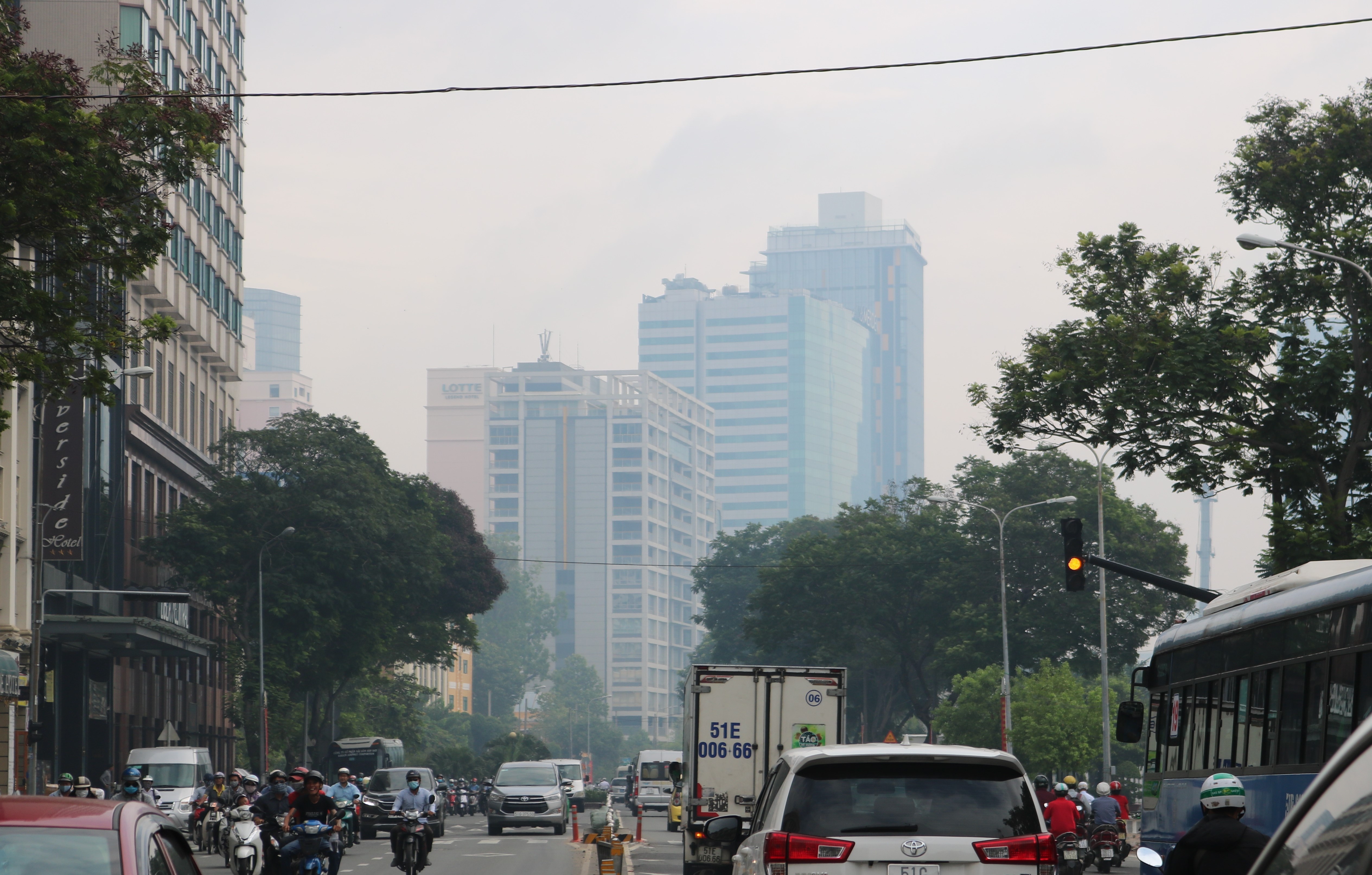 Sai Gon mua lon keo dai,  tiep tuc xuat hien suong mu anh 2