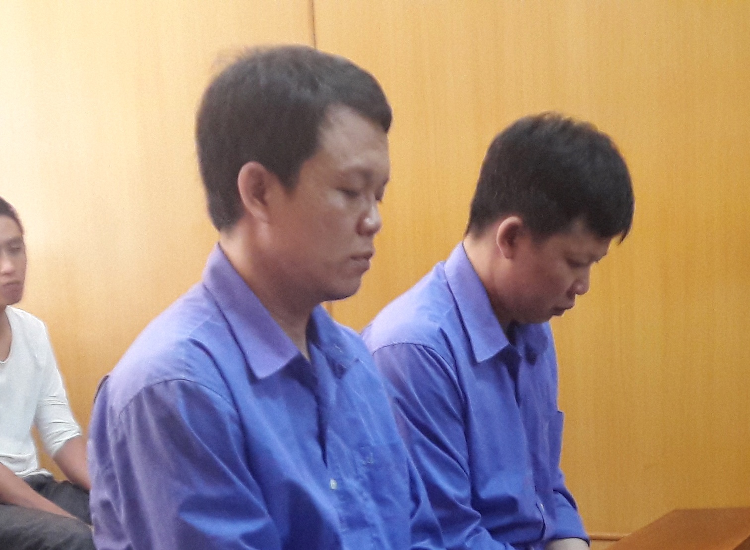 Giet nguoi sau dam cuoi, 2 anh em 'dat nhau' vao tu hinh anh