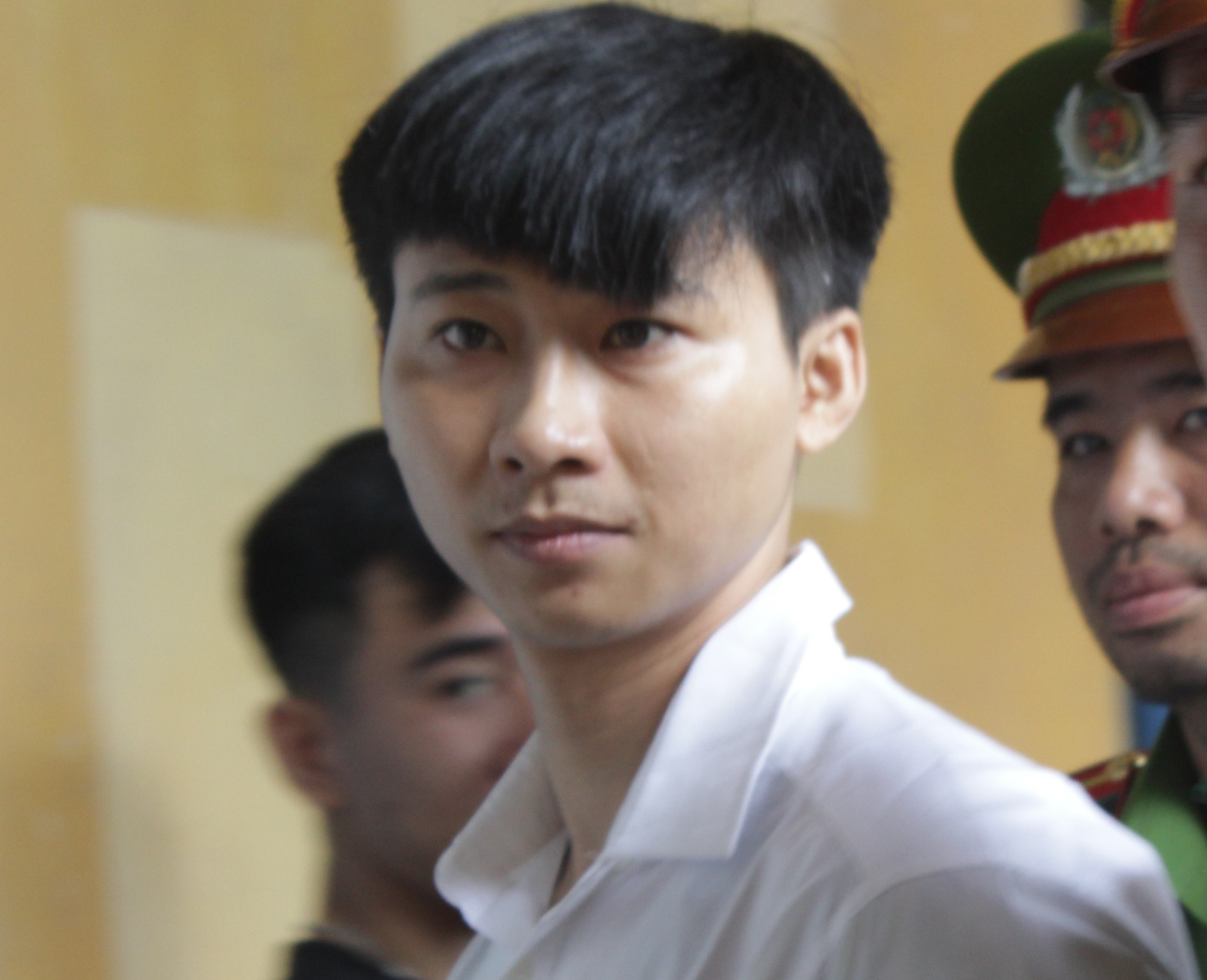 Ga trai sat hai dong nghiep thoat an tu hinh hinh anh