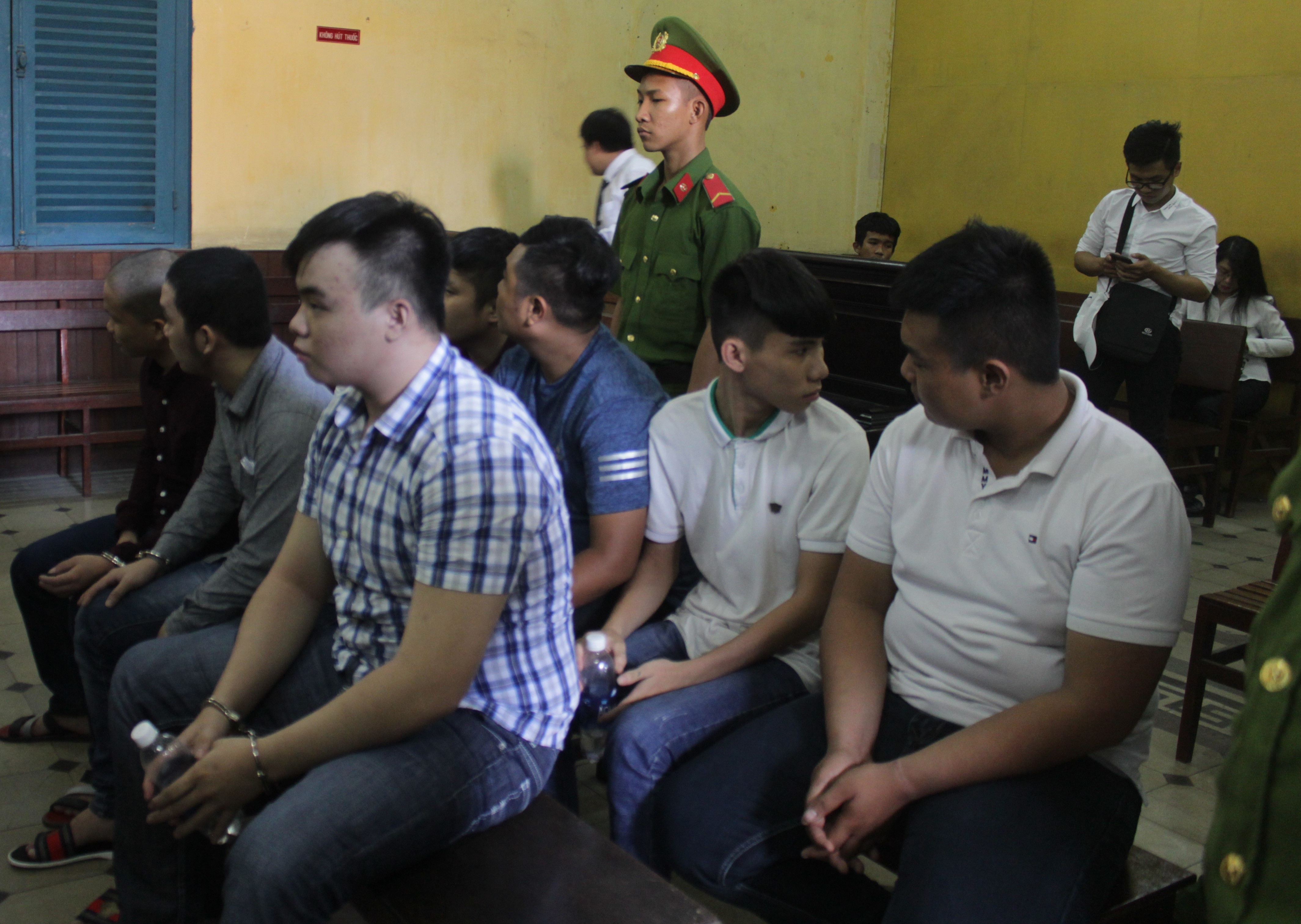 Giet nguoi de tra thu cho ban, 9X bi tang an chung than hinh anh