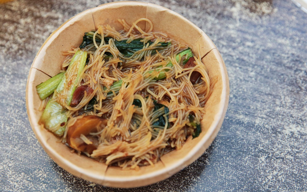 'Le hoi am thuc 50 cent' cho food tour Singapore them tiet kiem hinh anh