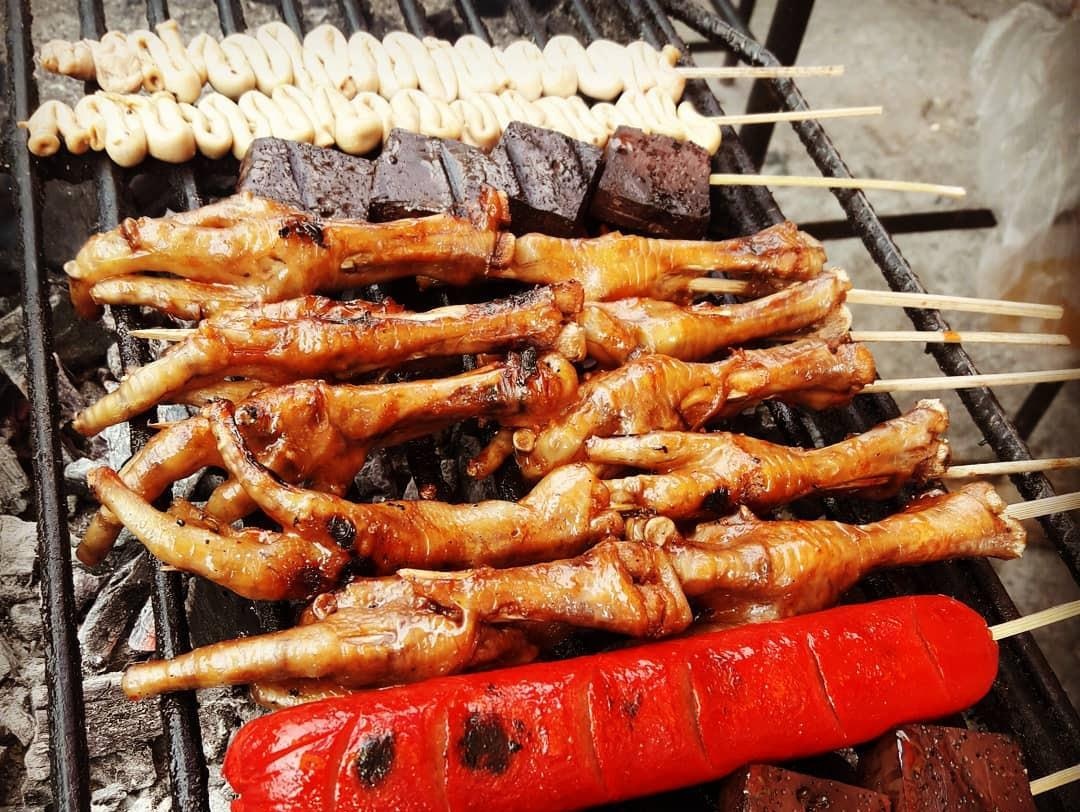 Chan ga Adidas: Mon an duong pho ‘hang hieu’ cua Philippines hinh anh