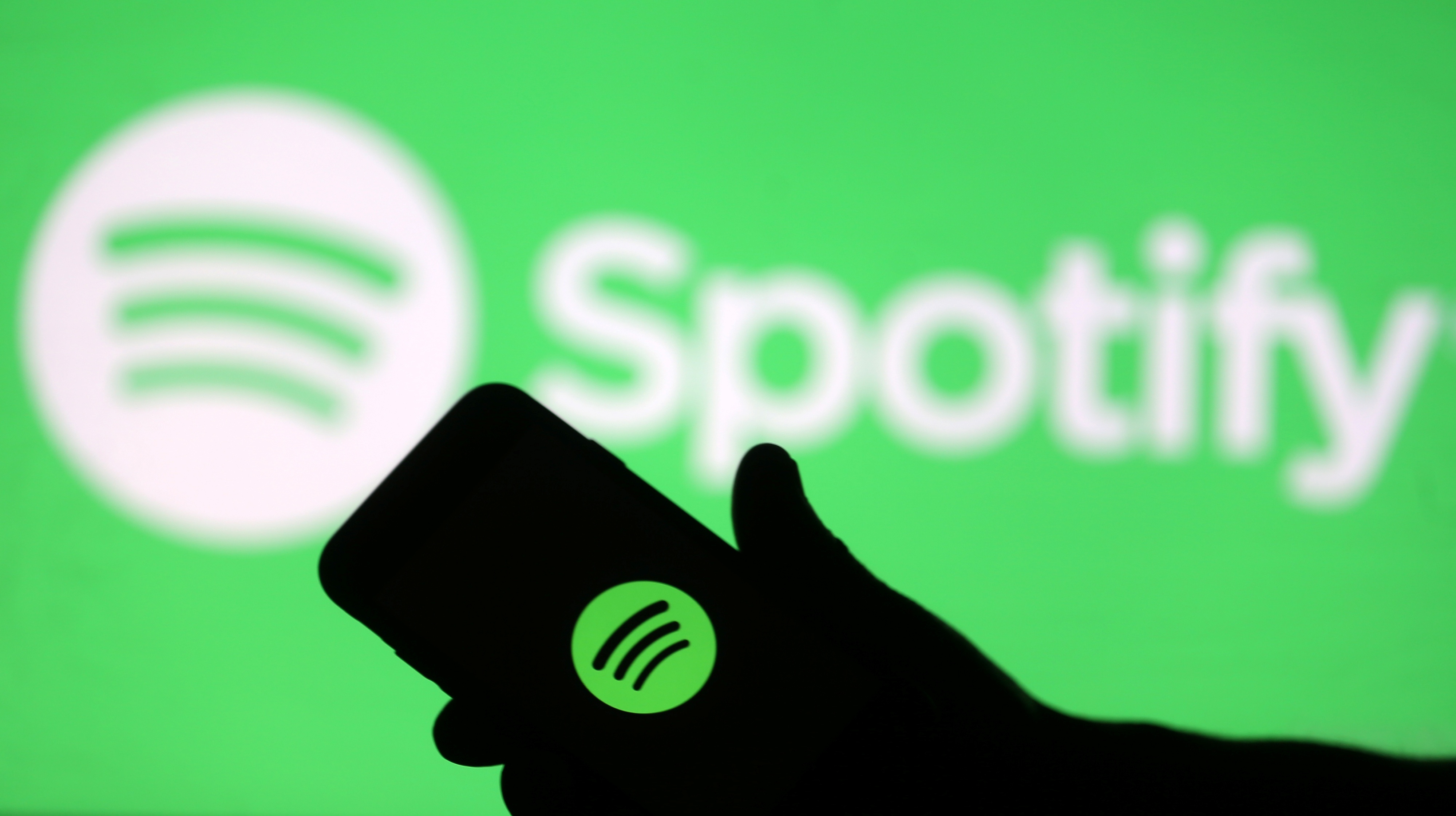 Co duoc mo nhac Spotify, YouTube o quan ca phe? hinh anh