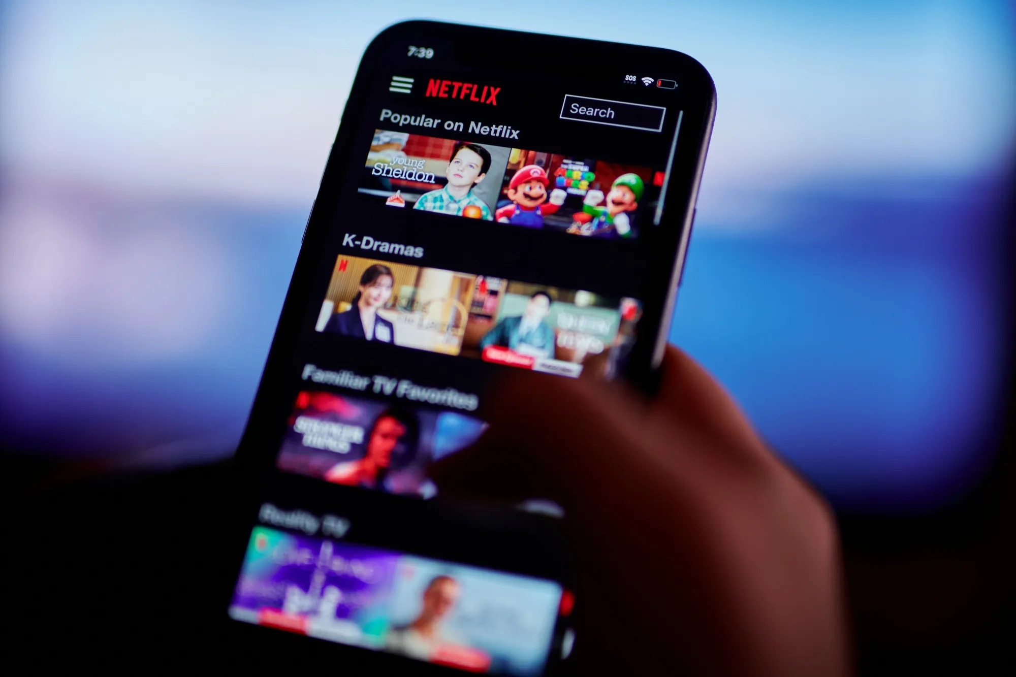 Vi sao Netflix luon de xuat phim do? hinh anh
