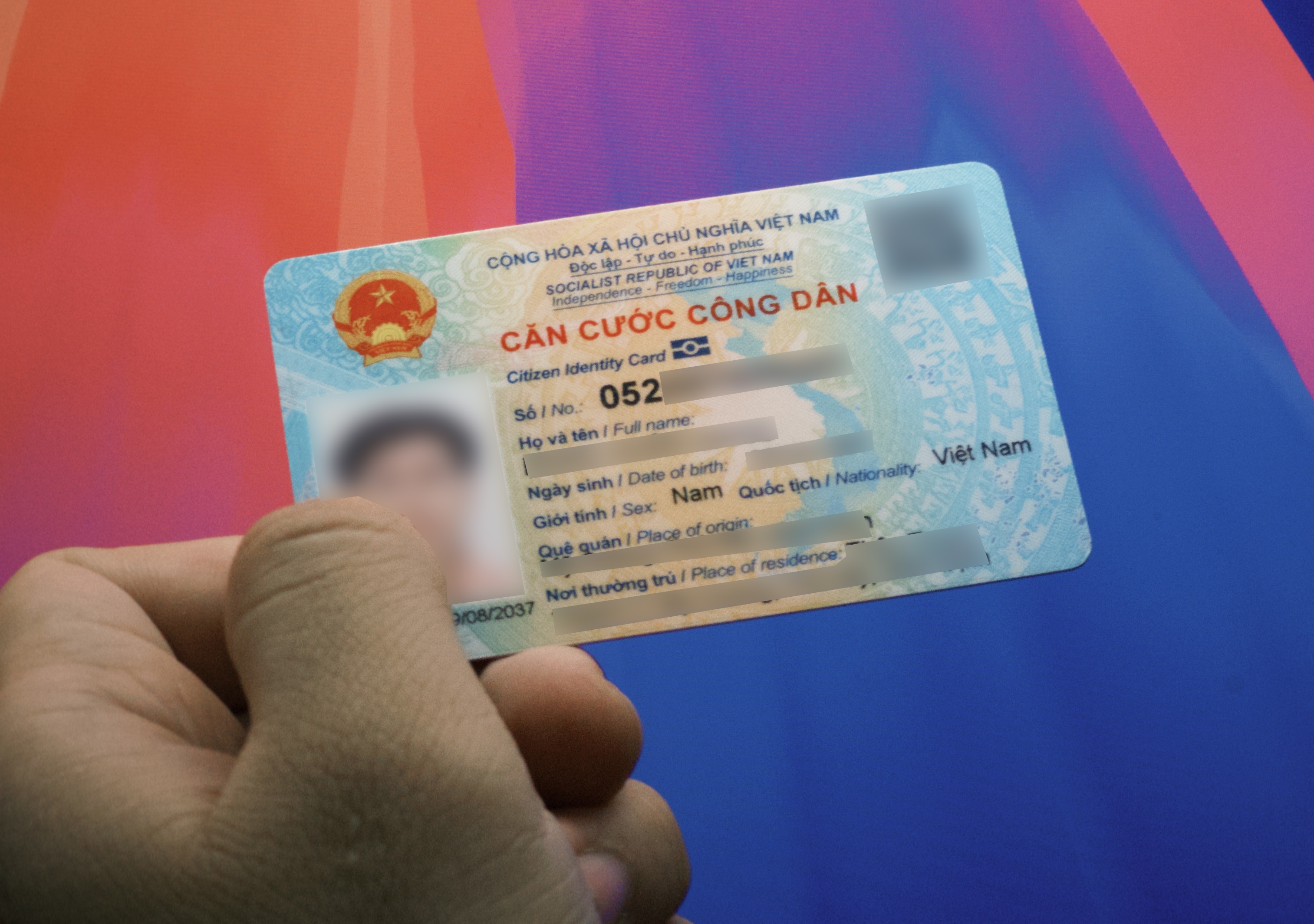 Khach hang Vietcombank, BIDV... de dang bi cat dich vu voi ly do nay hinh anh