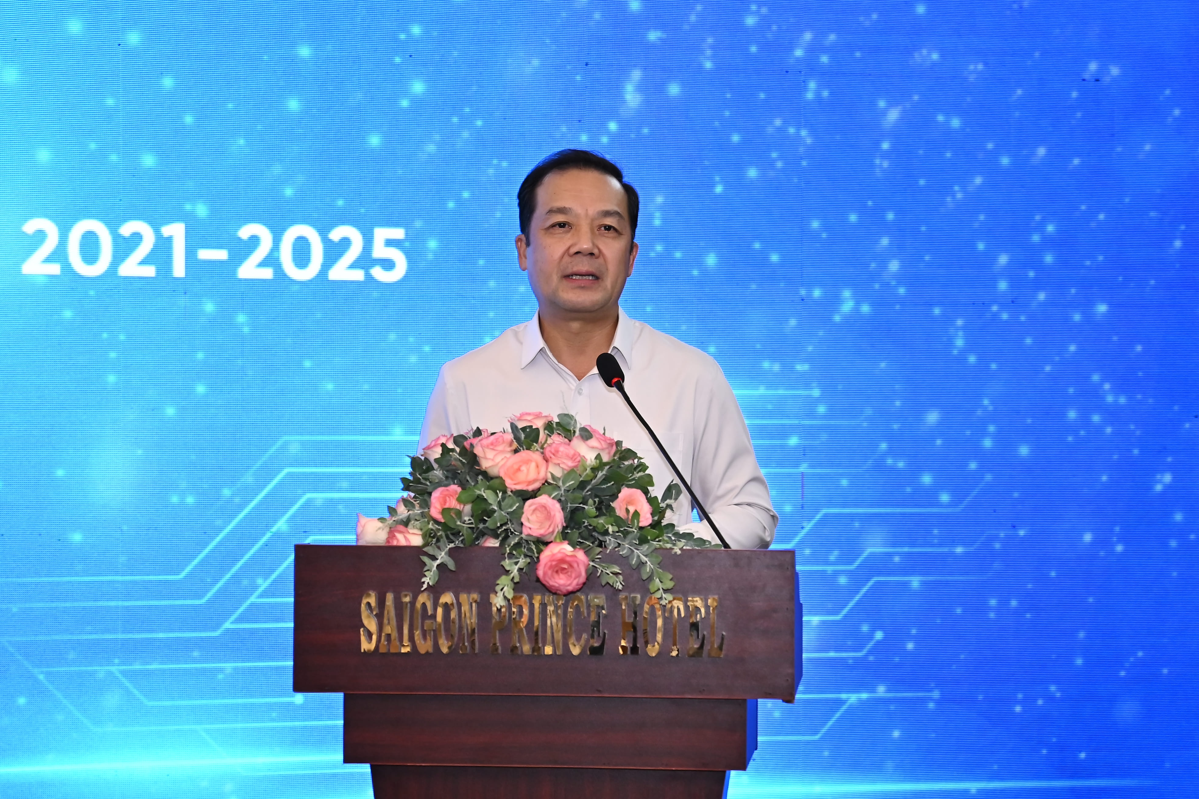 Internet Viet Nam dung truoc cot moc moi hinh anh