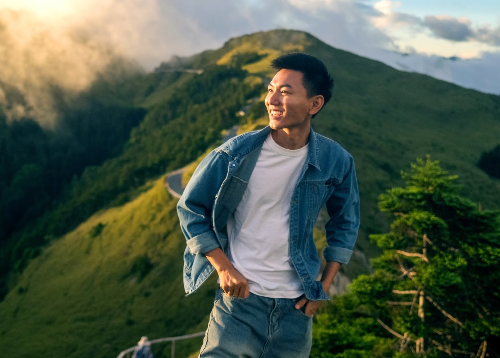 Lo hong khien Khoai Lang Thang bi cam dung anh cua chinh minh hinh anh