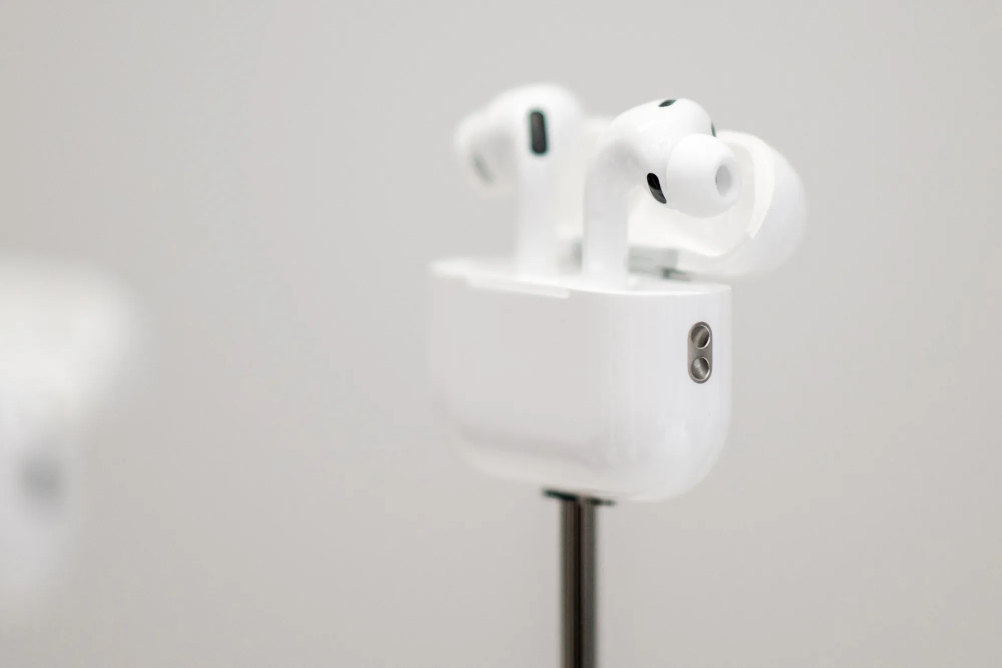 Nhiều người vứt AirPods quá sớm vì không biết điều này