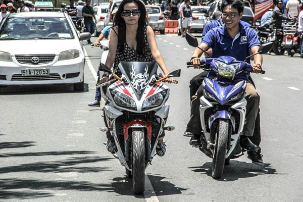 Cuoi xe phan khoi lon - trao luu moi cua thieu nu Viet hinh anh