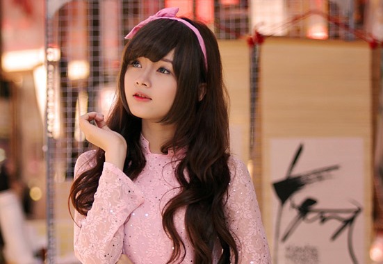 Hot girl anh the xinh nhu bup be tren pho hoa xuan Sai Gon hinh anh